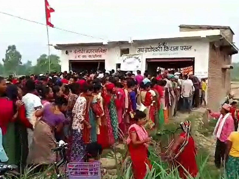 लामखुट्टेको टोकाइबाट बचाउनका लागि झुल वितरण